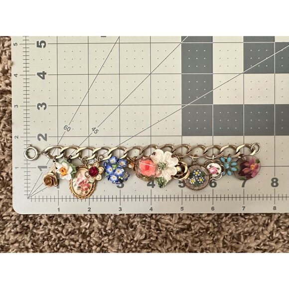 Handmade upcycled vintage antique earrings gold tone 13 charms chain bracelet - Picture 12 of 12